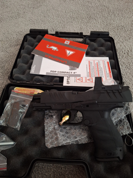 Kofferset Walther PDP Compact 4" - Co2-Pistole Kaliber 4,5 mm Stahl BB Blowback (P18) + Umarex RDS 8 – Bild 3