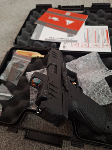 Kofferset Walther PDP Compact 4" - Co2-Pistole Kaliber 4,5 mm Stahl BB Blowback (P18) + Umarex RDS 8 – Bild 2