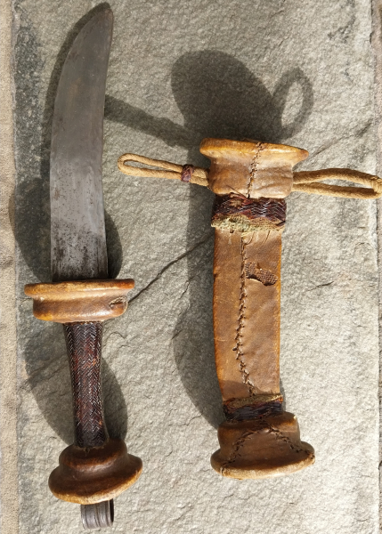 Antiker afrikanischer Manding-Dolch – Handgearbeitete Leder-Scheide, Ethno/Militaria Rarität – billede 2
