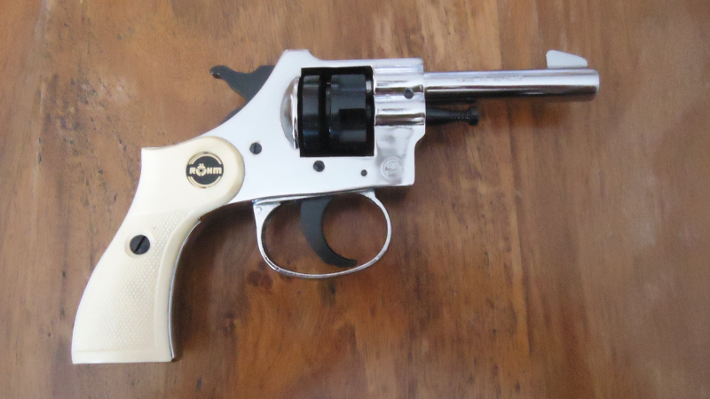 Zwei sehr alte RÖHM Revolver (PTB 46-69 u. PTB 28-70) in Kaliber: 6mm Flob. Platz inkl. Koffer – nuotrauka 3