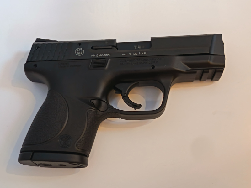Smith & Wesson M&P9c 9 mm P.A.K. mit 2 Magazinen & Holster – Bild 3
