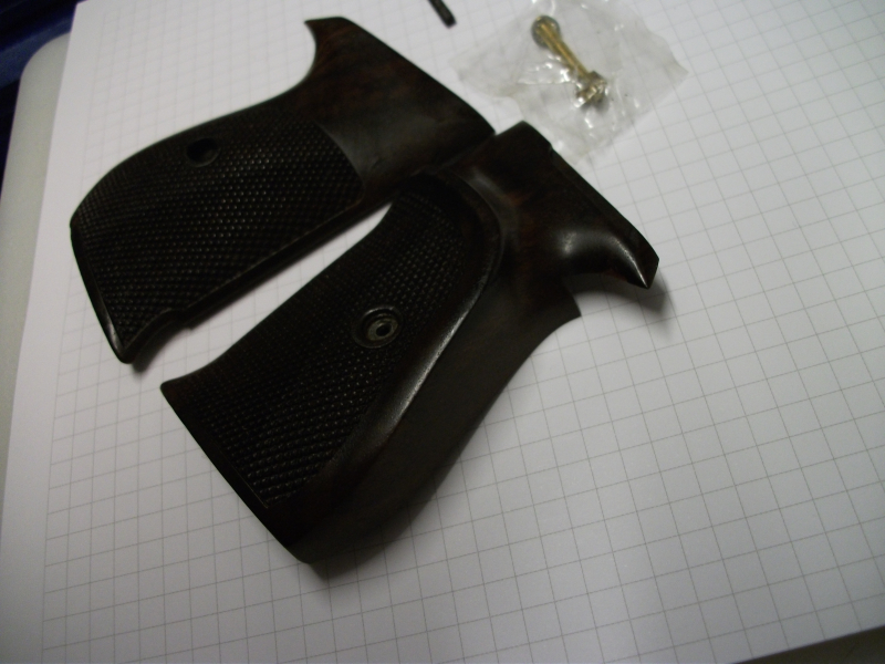 Walnuss Griffschalen PPK – Bild 2