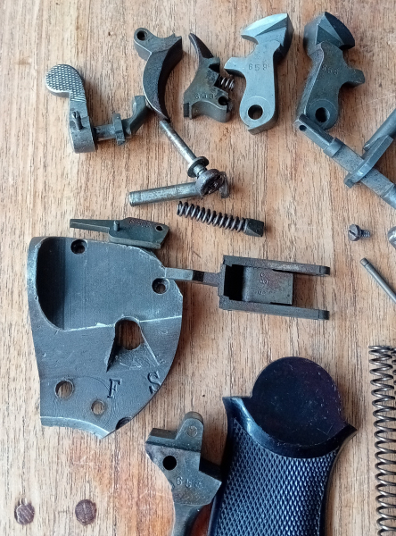 Fl.24483 Doppelläufige Fliegerleuchtpistole Modell „L“ Freie Teile – Bild 2