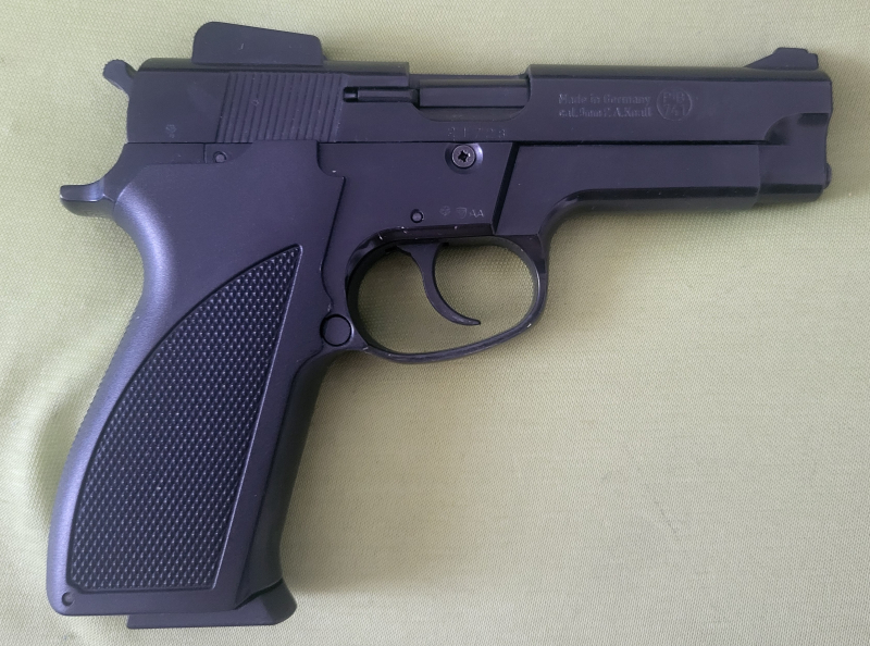 IWG American 9mm P.A.K., einzige Kopie der S&W Model 59 – obrázek 4