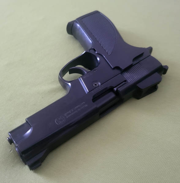 IWG American 9mm P.A.K., einzige Kopie der S&W Model 59 – obrázek 2