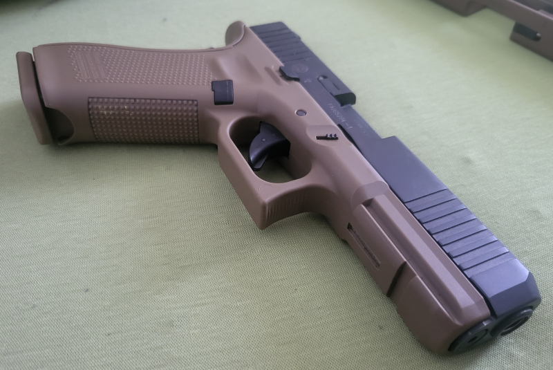 Glock 17 Gen 5 Stahlverschluss Set mit viel Zubehör – Bild 3