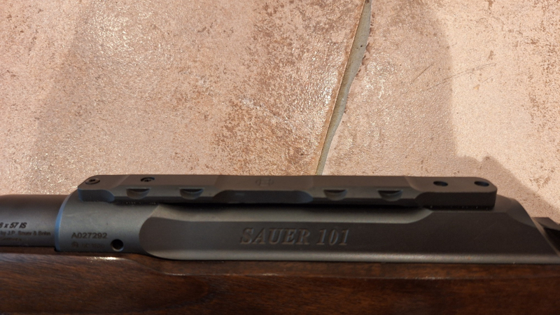 Sauer Repetierbüchse 101 Classic Holz mit Schalldämpfer – Bild 3