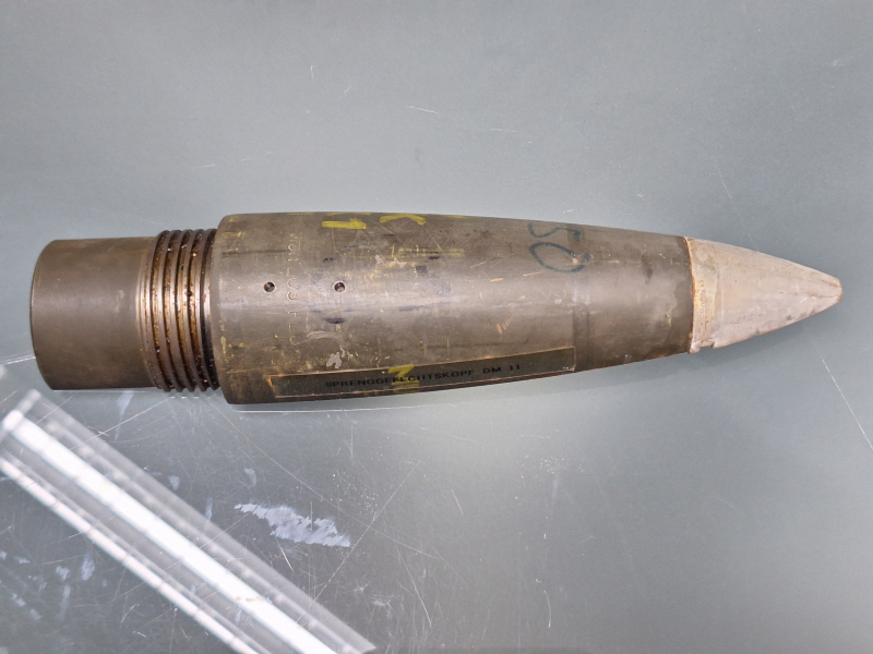 Schnittmodell Sprenggranate DM 11 mit Zünder – Bild 3