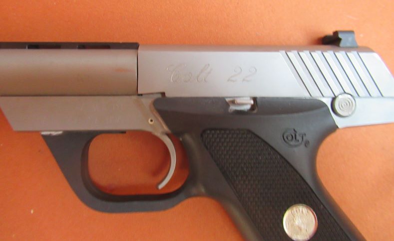 Pistole Colt 22 mit2 Magazinen – 4. kép