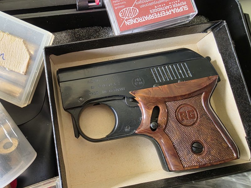 Konvolut / Set: Weihrauch(9mm R) & Röhm RG 3 (6mm) im Koffer mit Munition – Bild 3