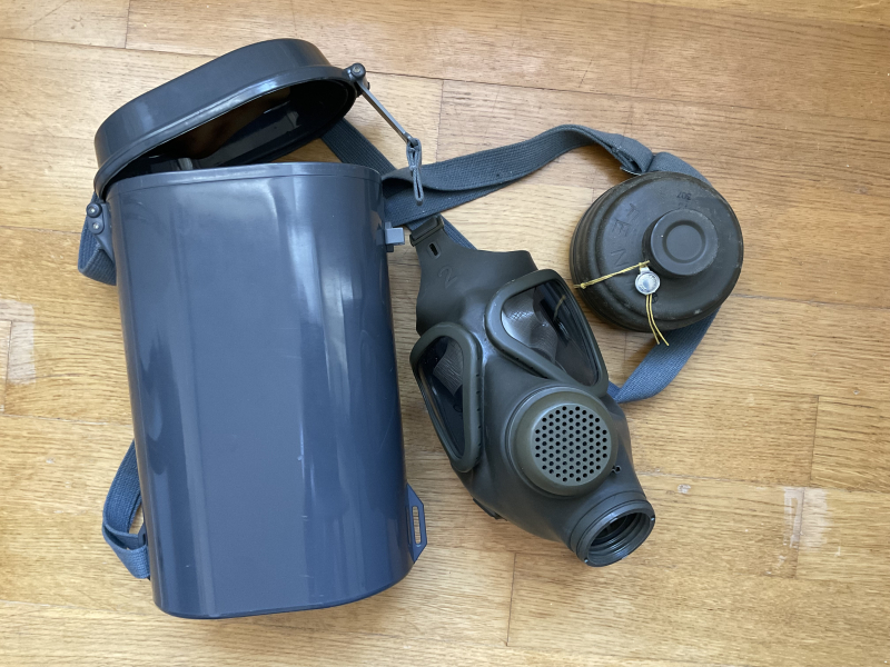 Original Gasmaske von der Schweizer Armee – image 2