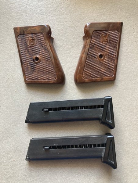 Röhm RG 800 Griffschalen + 2 Magazine – stampa 1