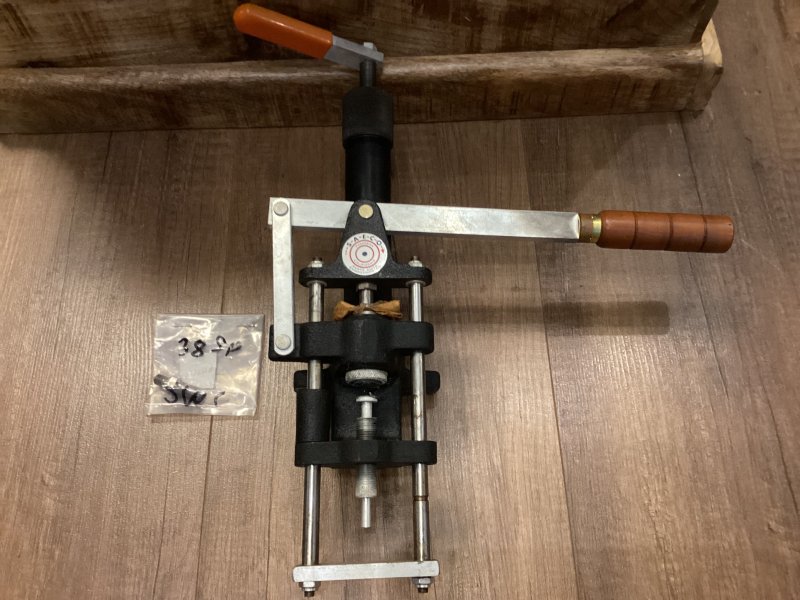 Saeco Lube - Sizer - Geschoss Fettpresse und Kalibrierpresse – Bild 1