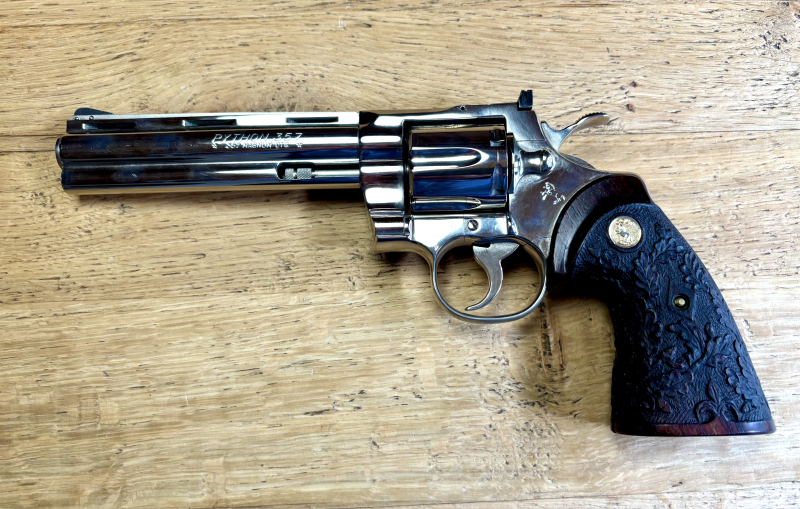 Revolver Colt Python .357Mag. vernickelt mit gesvchn. Griffschalen – Bild 1