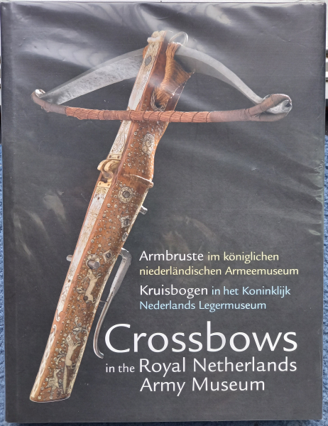 ARMBRUSTE IM KÖNIGLICHEN NIEDRELÄNDISCHEN ARMEEMUSEUM – Bild 1