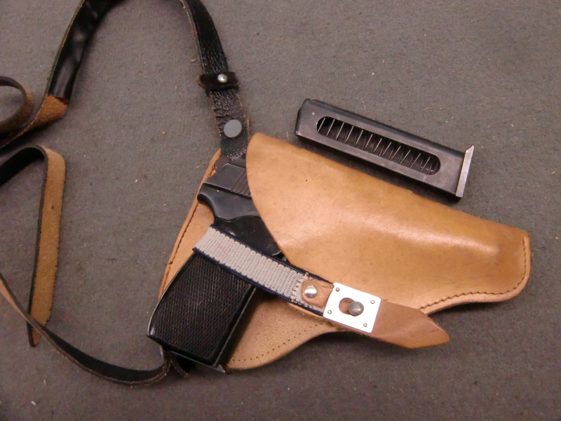 Makarov DDR Fertigung Suhl 1961 im Behördenholster mit Nr.gleichem Res.Magazin – Bild 4
