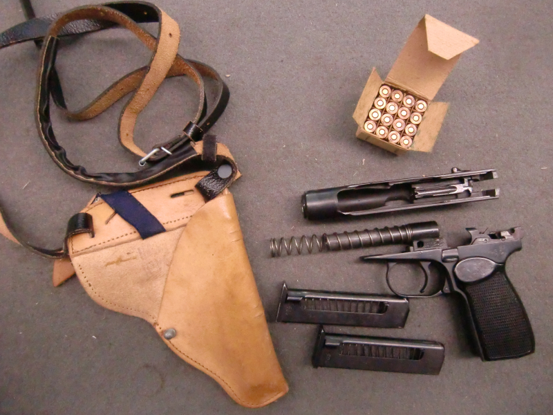 Makarov DDR Fertigung Suhl 1961 im Behördenholster mit Nr.gleichem Res.Magazin – Bild 3