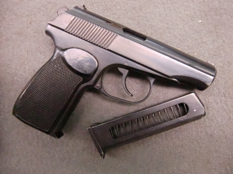 Makarov DDR Fertigung Suhl 1961 im Behördenholster mit Nr.gleichem Res.Magazin – Bild 2