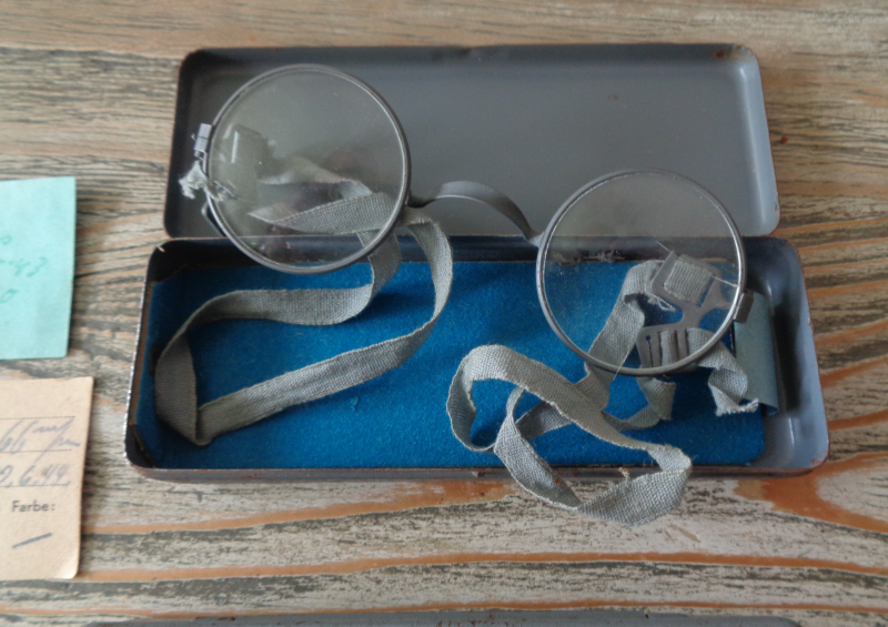 WH - MASKEN/DIENSTBRILLE PERSONALISIERTES WK "V" STUTTGART/ROTTWEIL KONVOLUT – Bild 5