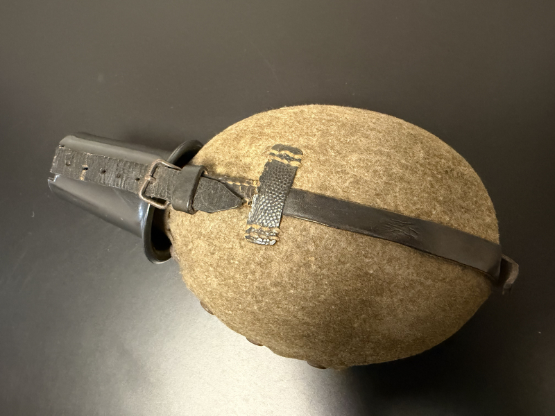 Alte Feldflasche-Wehrmacht-Ausrüstung – Bild 1