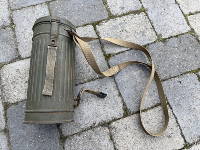 Alte Gasmaske-Ausrüstung-Wehrmacht – Bild 1
