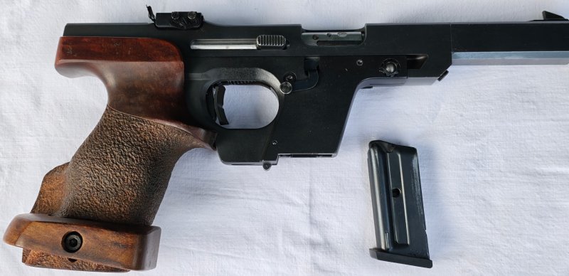 Walther GSP Kal. .22 l.r. – Ehrliche Gebrauchtwaffe mit Traum-Griff inkl. 2 Magazinen – Bild 2