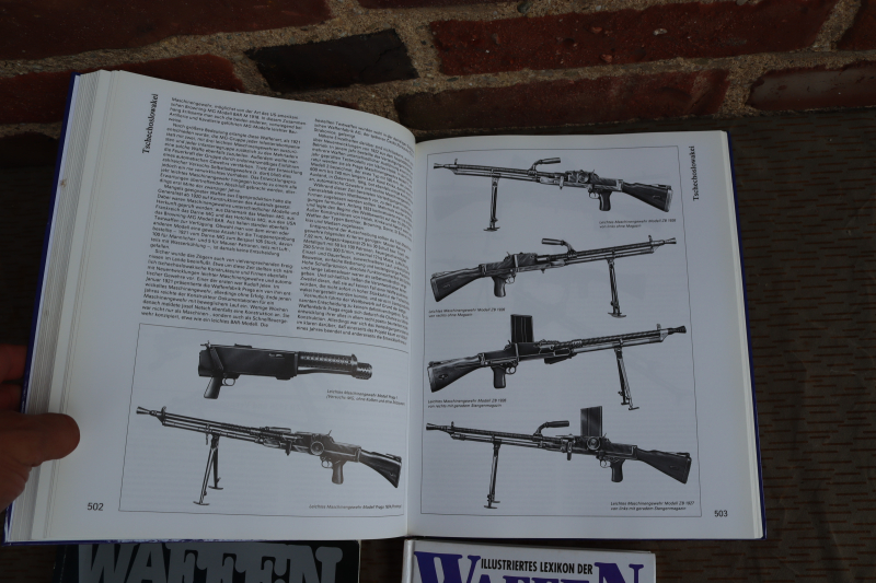 4x Waffenbücher Konvolut Infanteriewaffen 1. + 2. Weltkrieg Waffen Digest – Bild 3