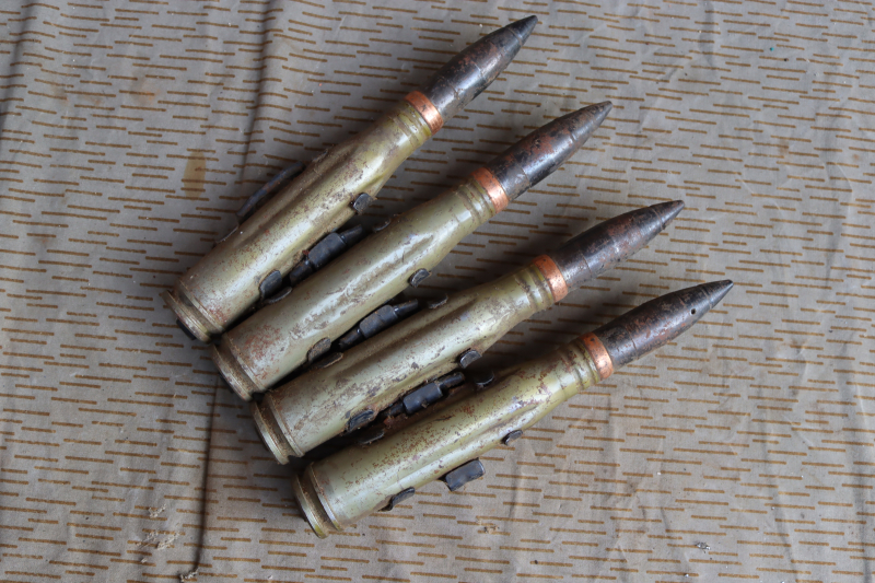 4x 23mm Exerzierpatronen gegurtet Shilka Flak – Bild 1