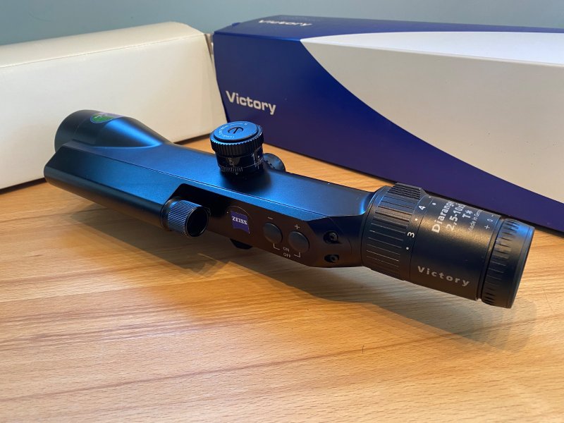 Zeiss Victory Diarange 2,5-10x50 inkl. Blaser Sattelmontage (No R8, R93, K95, Z6i, Z8i, Varipoint) – Bild 2
