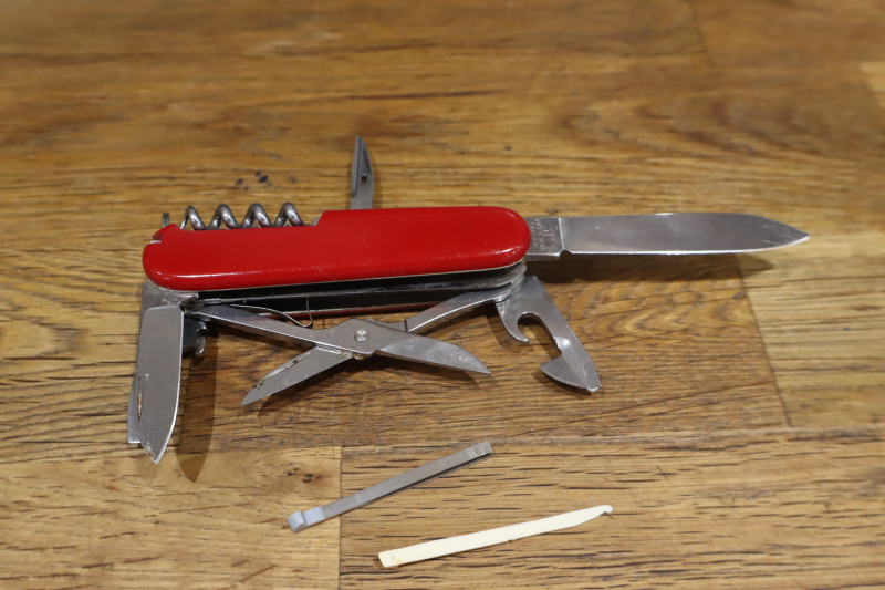 Schweizer Offiziersmesser Climber mit Lederetui – Bild 1