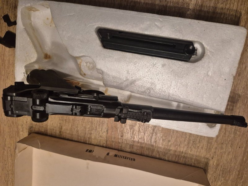Kaiserliche Ari – Luger P 08 Parabellum 1:1 Modell – Bild 4