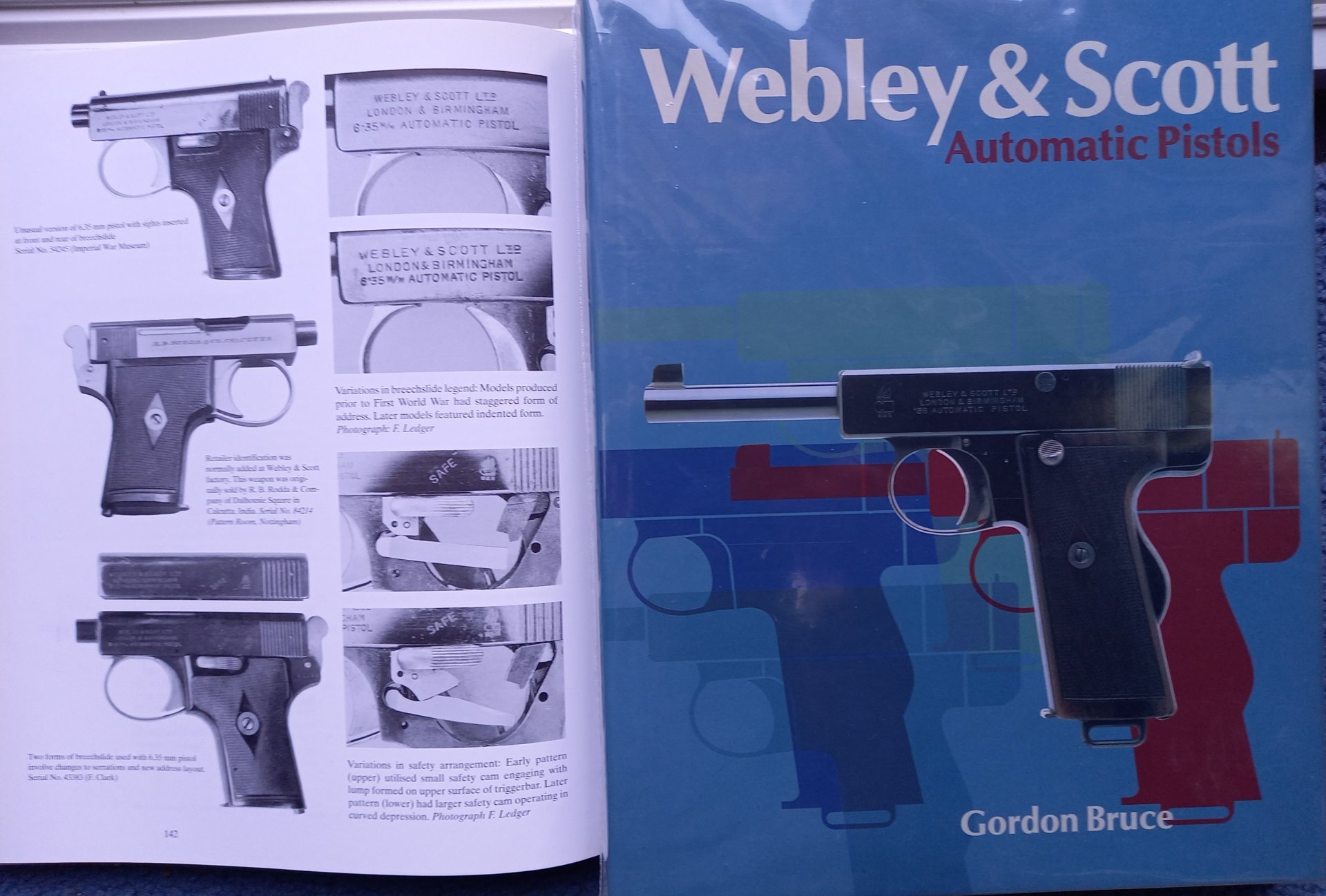 WEBLEY & SCOTT AUTOMATIC PISTOLS – billede 1