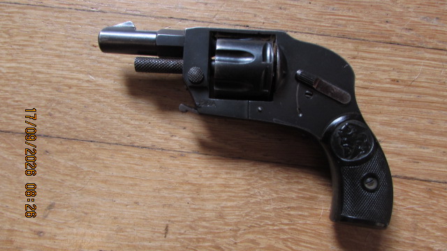 Historischer Revolver B & A (vermutlich Bolte & Anschütz Zella-Mehlis), Kal. .22short – Bild 1