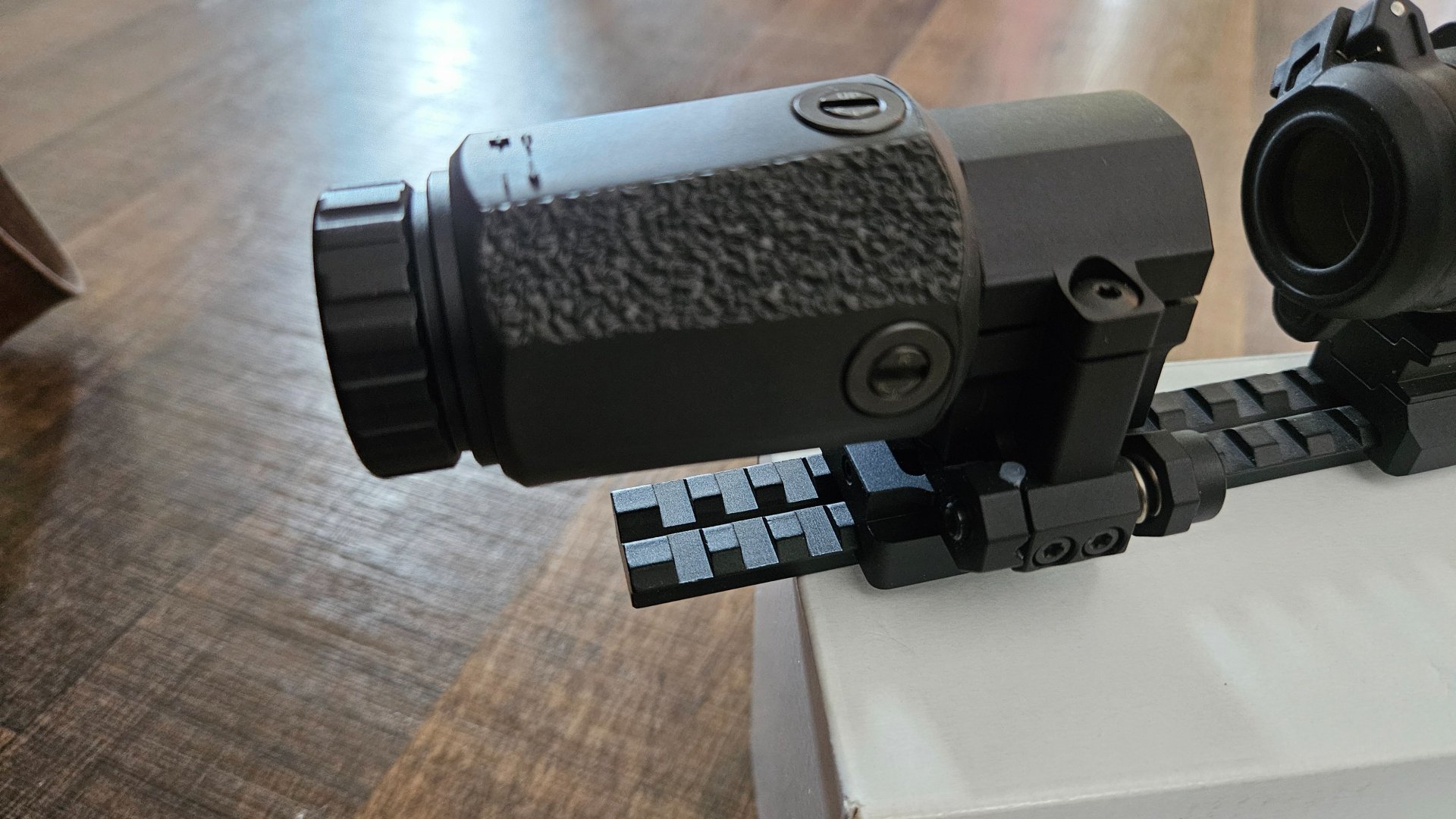 Aimpoint Magnifier 3x inkl. Flip-Mount – 3. kép