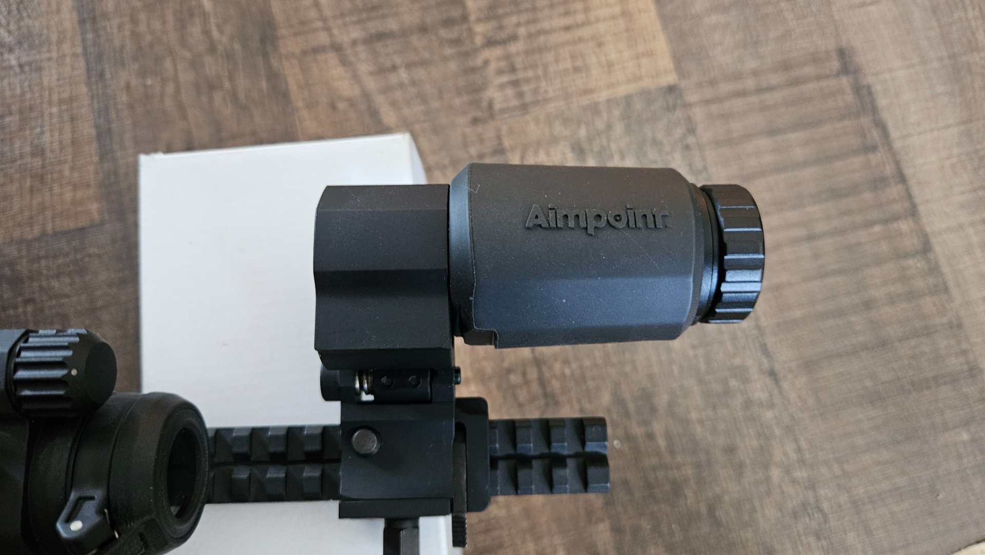 Aimpoint Magnifier 3x inkl. Flip-Mount – 4. kép