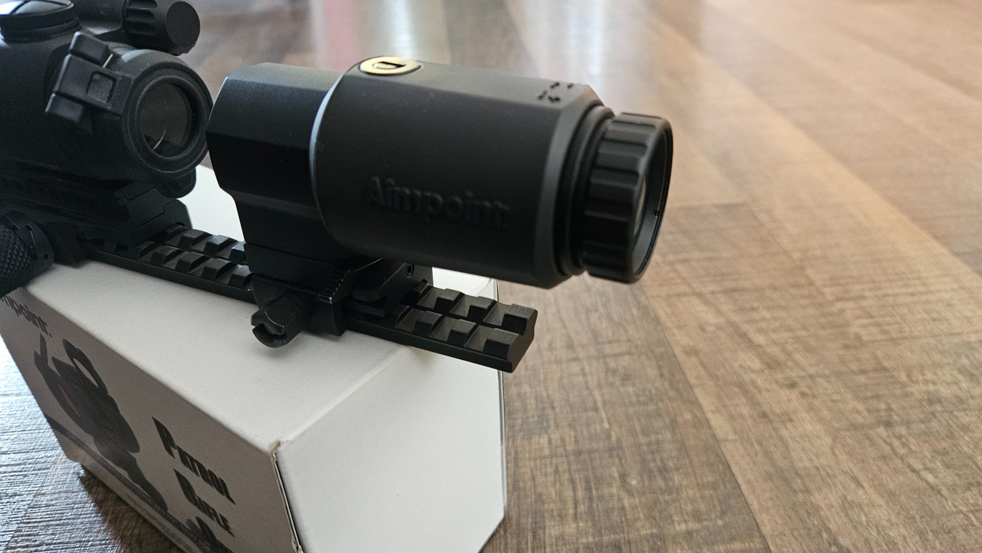 Aimpoint Magnifier 3x inkl. Flip-Mount – 1. kép