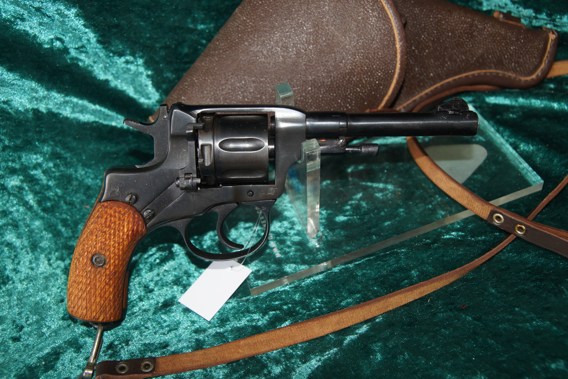 Revolver Izhevsk Nagant Mod. 1898 Kal. 7,62 Nagant – Bild 1