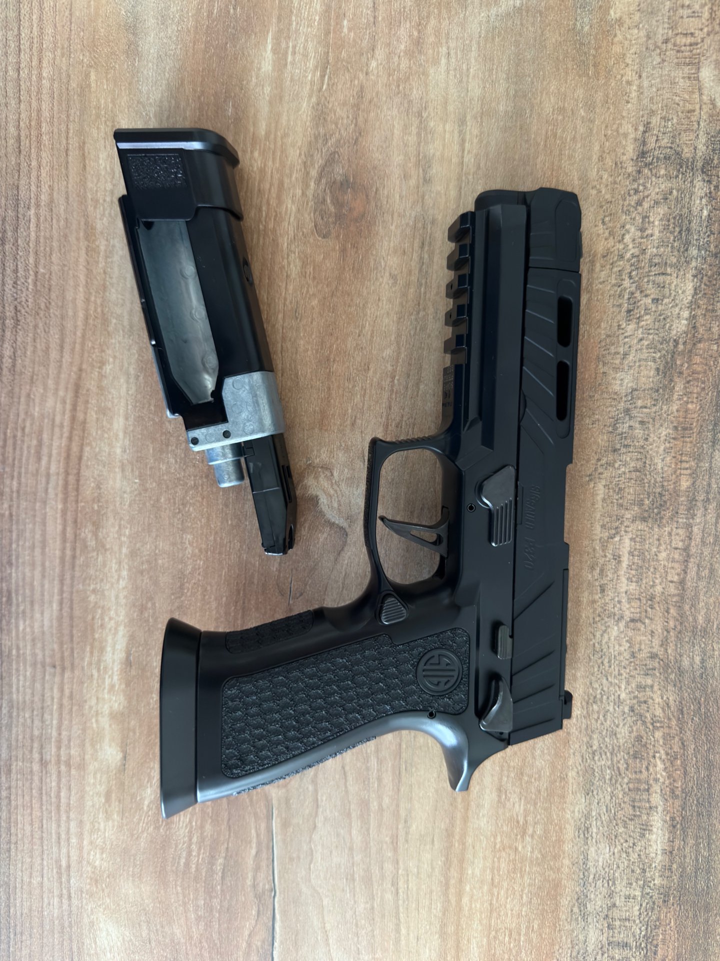 SIG SAUER P320 SPECTRE Comp Blackout Co2-Pistole 4,5 mm Diabolo Blowback – Bild 4