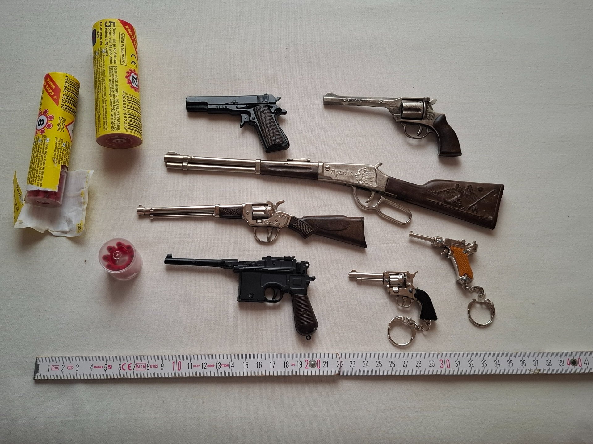 alte Zündplättchen/hütchen Mini-Waffen – 1. kép