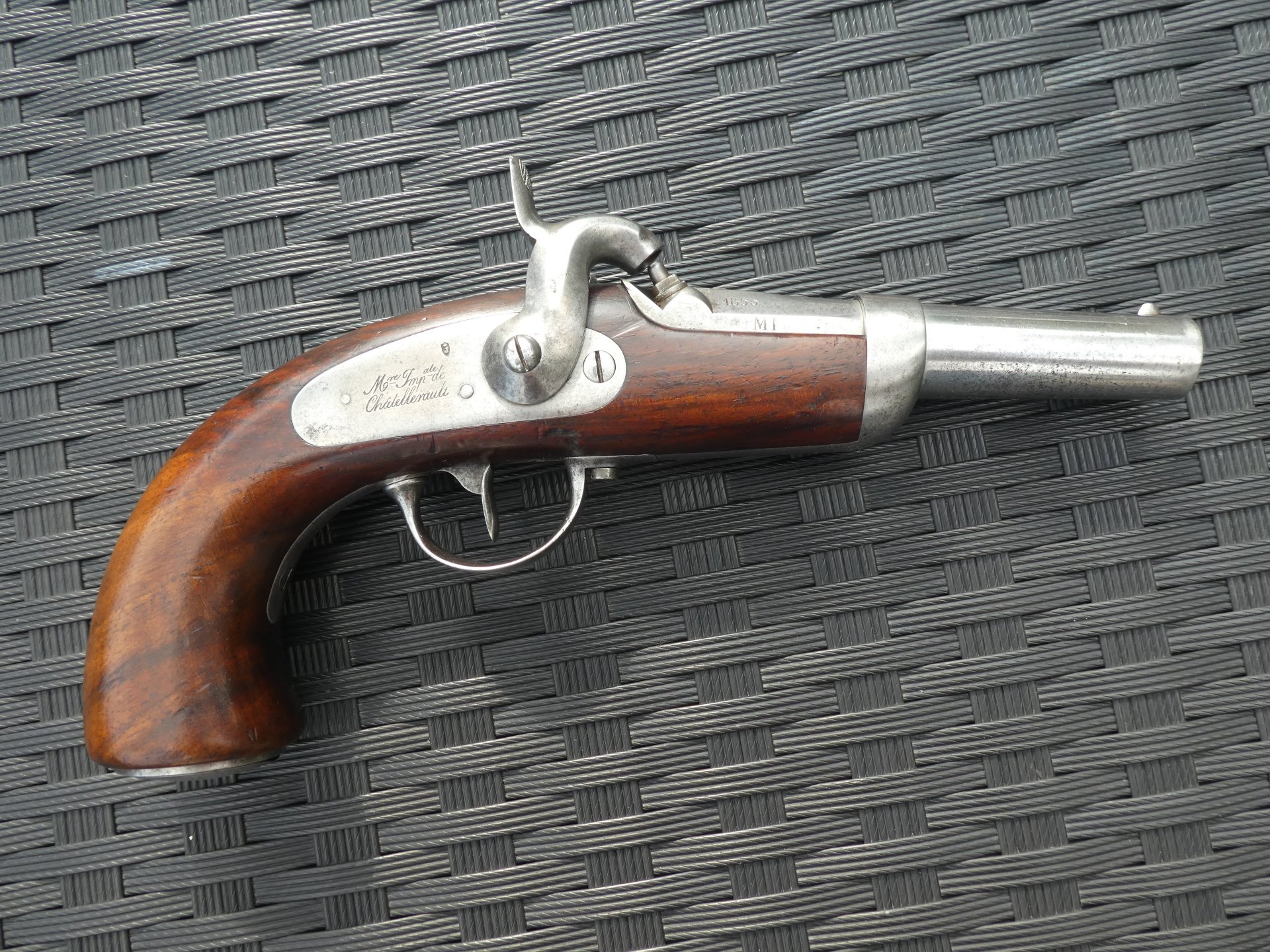 originale Pistolet d officier de gendarmerie 1863 top Zustand mit Zündhütchen Behälter unterm Griff – Bild 1