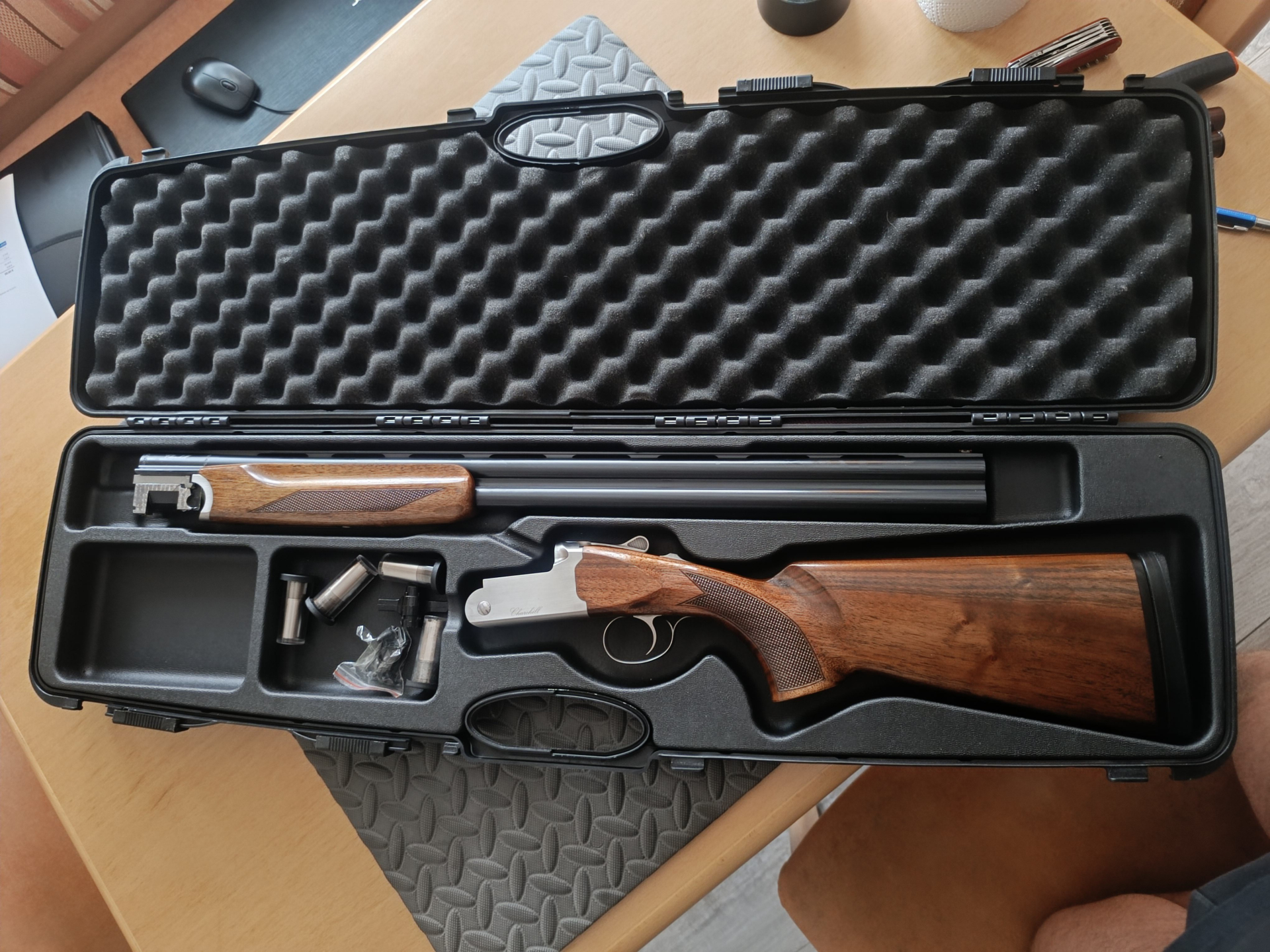 Akkar Churchill 206 Hunting BDF – Bild 1