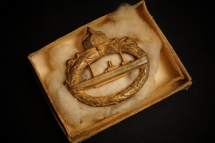 U-Boot Kriegsabzeichen 1916, Kaiserliche Marine, Walter Schot fec., Mit Etui, Buntmetall – Bild 1