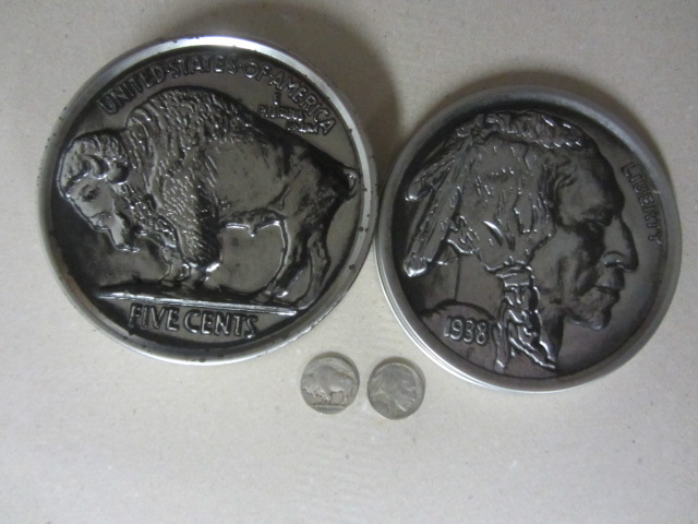Blechdose und Münze 5 Cents Buffalo Nickel Indian Head USA – Bild 1