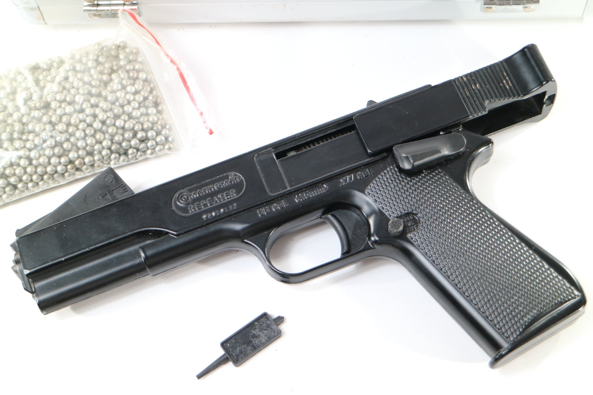 Marksman 1010 Repeater Luftpistole 4,5mm .177 funktionsfähig mit Koffer Zubehör – Bild 2