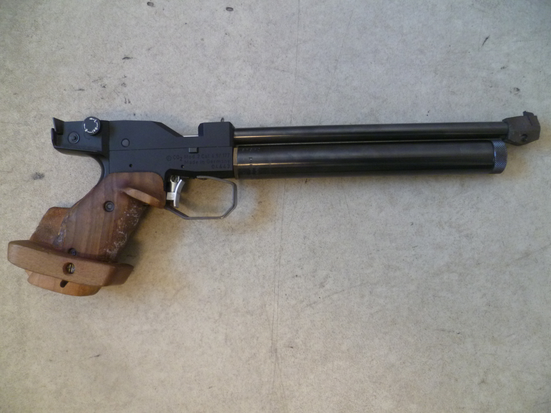 Matchluftpistole CO2 Feinwerkbau Modell 2 – Bild 2