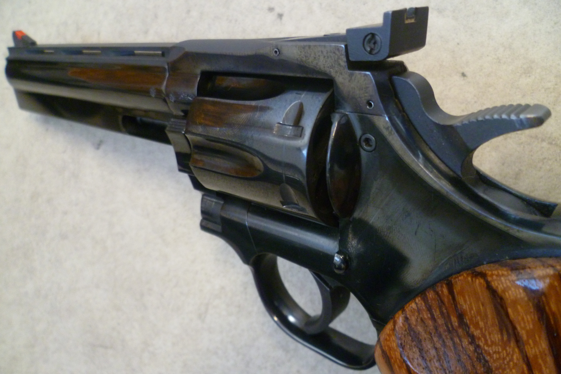 Revolver Dan Wesson .357 Magnum mit drei Wechselläufen – Bild 4