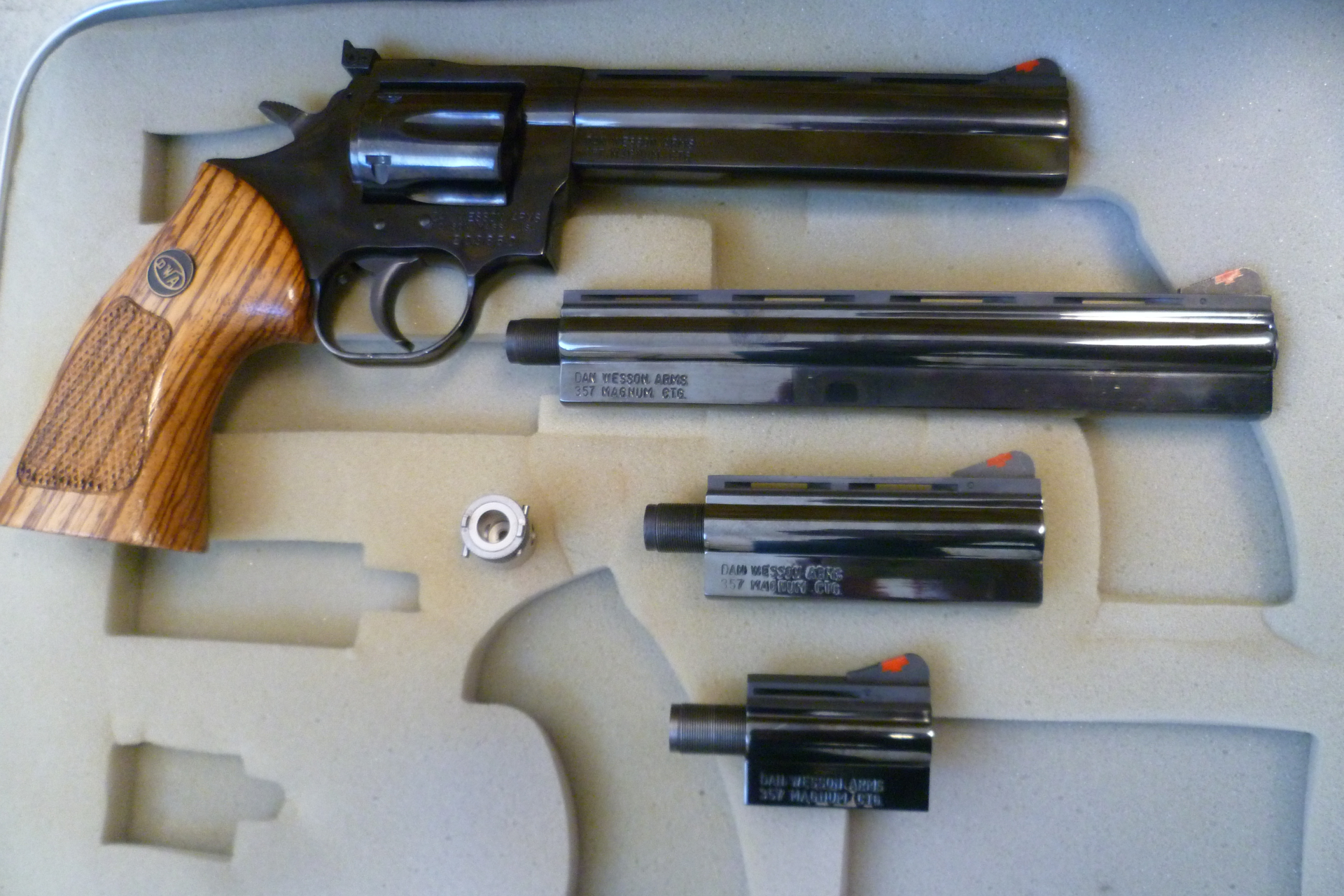 Revolver Dan Wesson .357 Magnum mit drei Wechselläufen – Bild 2
