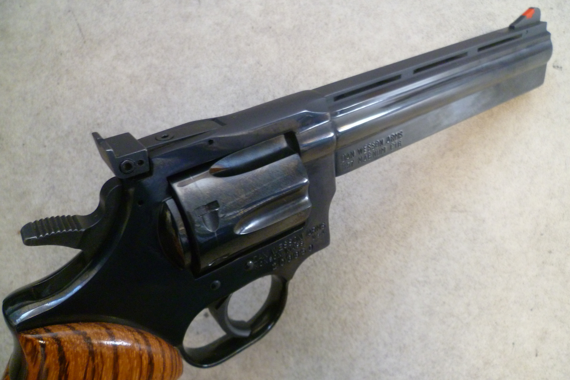 Revolver Dan Wesson .357 Magnum mit drei Wechselläufen – Bild 3