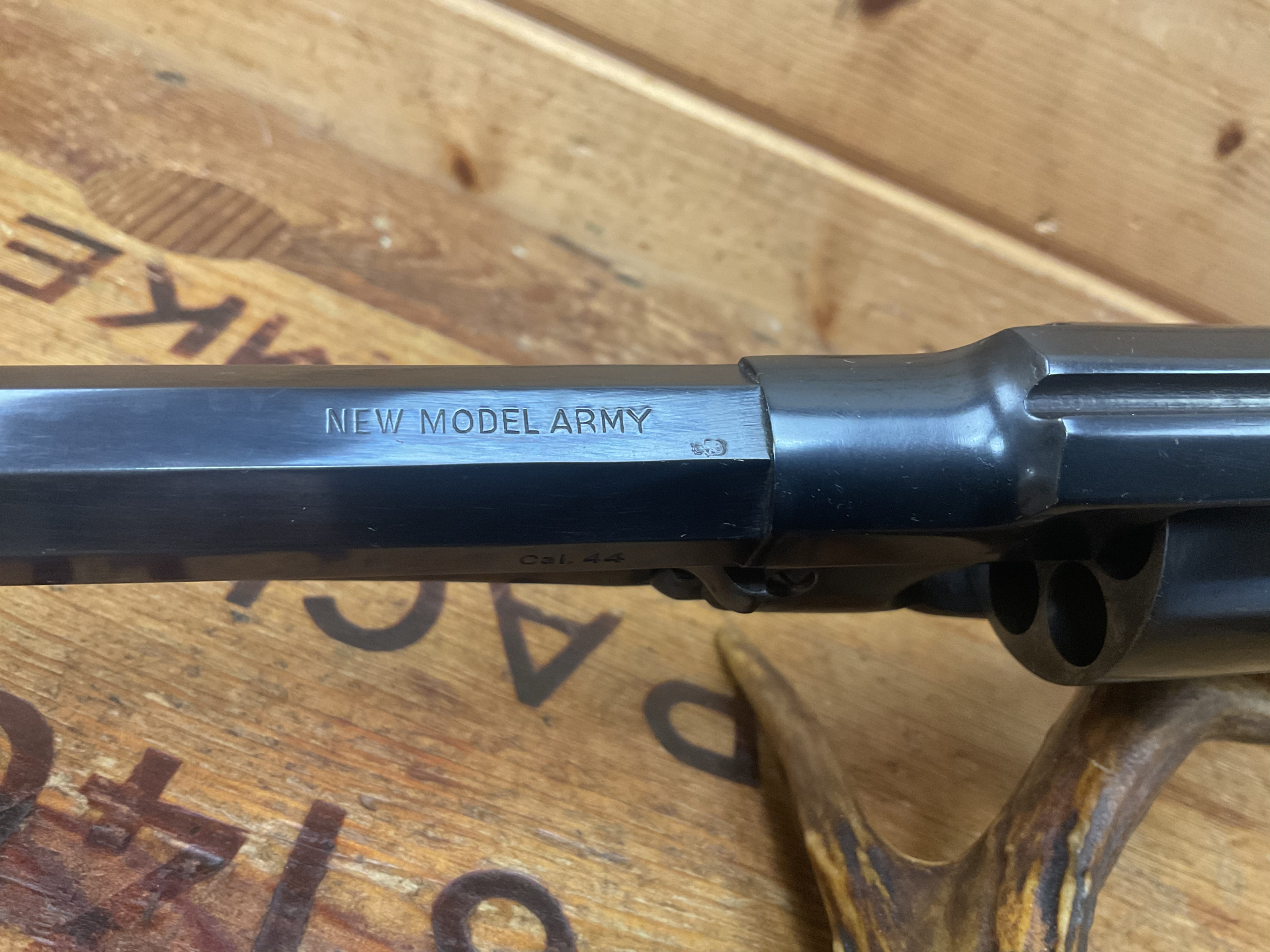 Vorderlader Schwarzpulver Revolver Santa Barbara Mod. New Model Army, Kal..44, mit Ladepresse! – Bild 3