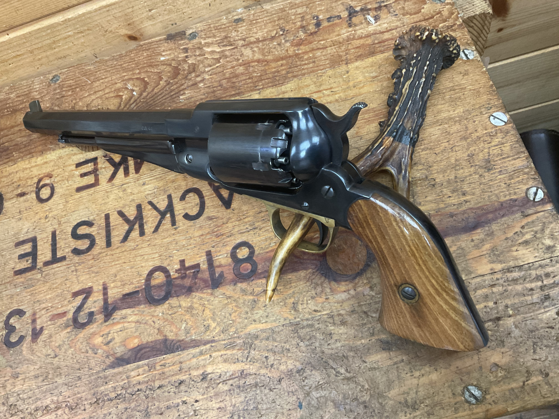 Vorderlader Schwarzpulver Revolver Santa Barbara Mod. New Model Army, Kal..44, mit Ladepresse! – Bild 6